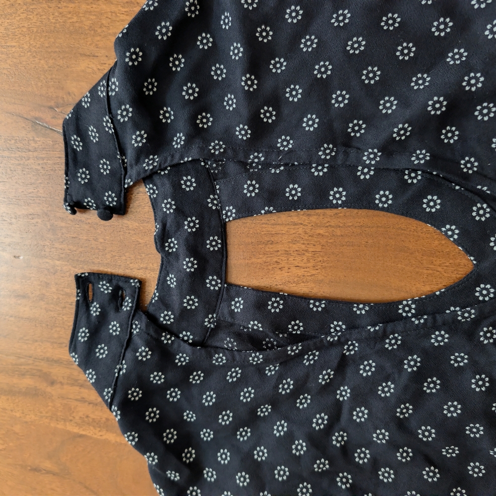 Women's Navy Floral Keyhole Long Sleeve Dress - Picture 7 of 7